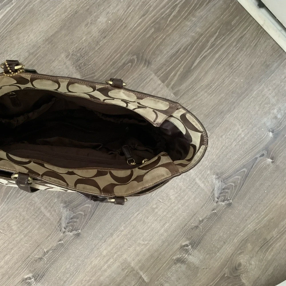 Vintage Coach Tote and or Diaper Bag 7 pockets inside, 2 outside slots & zipper - Picture 13 of 17